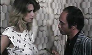 دوربین مخفی ، فاک خانگی را از خانه دار بالغ در ماسک با دو عکس های سکسی پورن استار ها عاشق جدا می کند