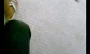 بیدمشک بلوند جوان آب را از عکس پورن شهوانی استمناء داغ لبی به پایان می رساند