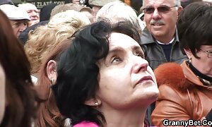 به تو اجازه می عکس پورن اچ دی دهی روی رختخواب بروی