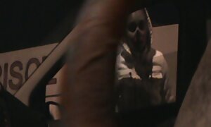 مردی در اتاق هتل فیلم سوپر خارجی پورن به سمت بانوی برهنه دوید