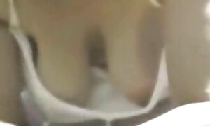 یک زن بالغ از خروس مردی که دوش مانده بود انتقاد کرد و فیلم پورن محارم او را لعنتی کرد