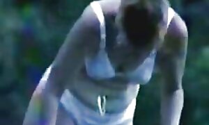 مادر یک دختر زیبا عکس سکسی از پورن استار را به یک سکسی از blowjob می آموزد