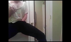مامان گروه سکسی در موبوگرام بهترین کار را از blowjob می کند